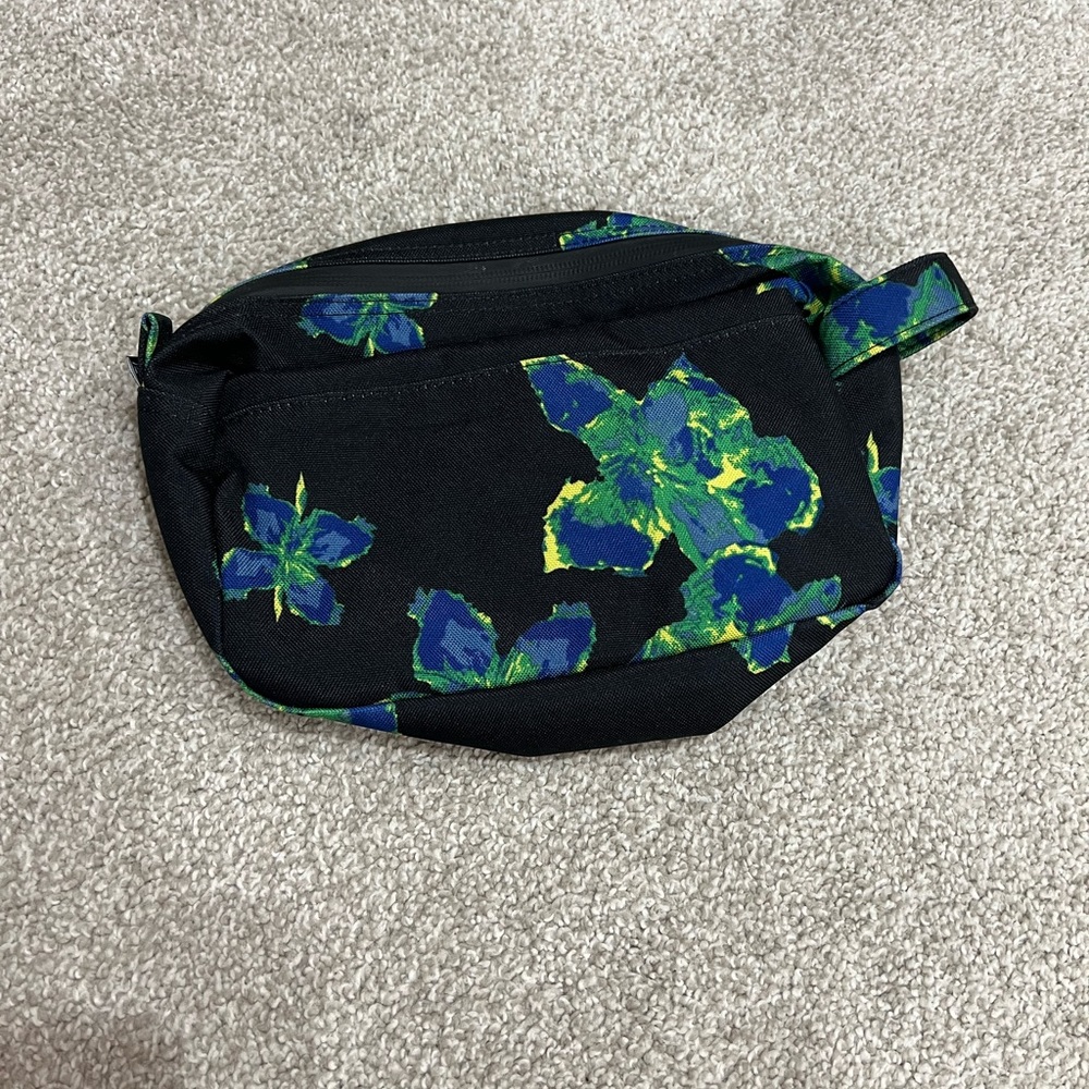 HERSCHEL FLORAL COSMETICS BAG - Picture 6 of 8
